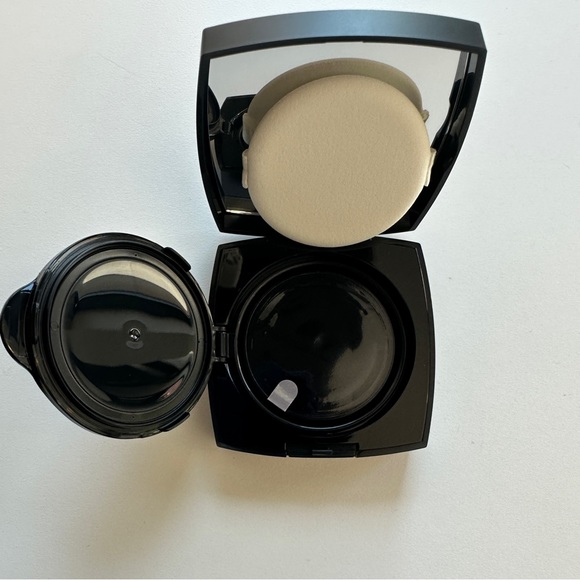 CHANEL ULTRA LE TEINT LONGWEAR TOUCH FOUNDATION - Shade B30 - Picture 5 of 11